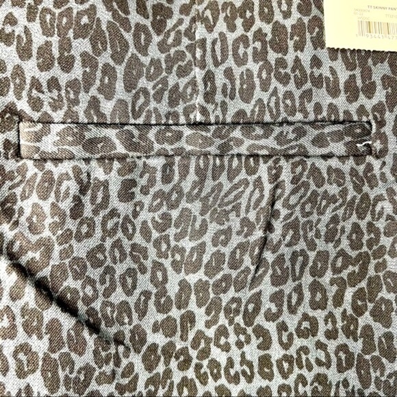 Time and Tru Gray Black Animal Leopard Print Comfort Cropped Pants NWT Plus Sz18 - Picture 9 of 16